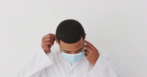 Portrait African American Male Healthcare Worker Hospital Putting Face Mask — Stock Video