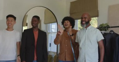 Farklı terzilik takımları, atölyeye sığması için mezura ve montu kullanırlar. Terzilik, montaj, moda, giysi, işçilik, profesyonellik, atölye