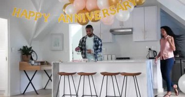 Yıldönümü mutfağına giren çeşitli çiftler içki dolduruyor pankartı ayarlıyor balonların altında sarılıyorlar. Kutlama, romantizm, dekor, modern, şenlikli, samimiyet, mutluluk