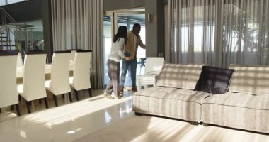 Sandalyeleri, terapisti ve hastayı grup terapisi için hazırlıyorum. Danışmanlık, akıl sağlığı, hazırlık, destek, düzenleme, takım çalışması