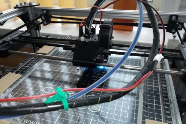 3d yazıcı ayrıntıları yazdırır. fabrikada çalışmak