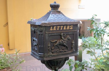 Mektuplar ve paketler için posta kutusu. Çelik Kutu