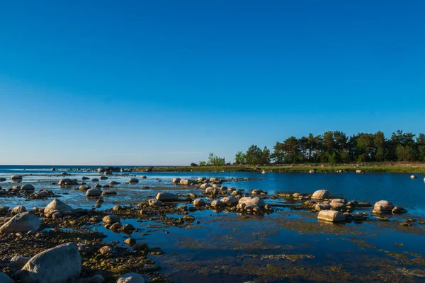 Bela Costa Pedra Brilhante Myriad Pedras Costa Grande Lago Azul — Fotografia de Stock