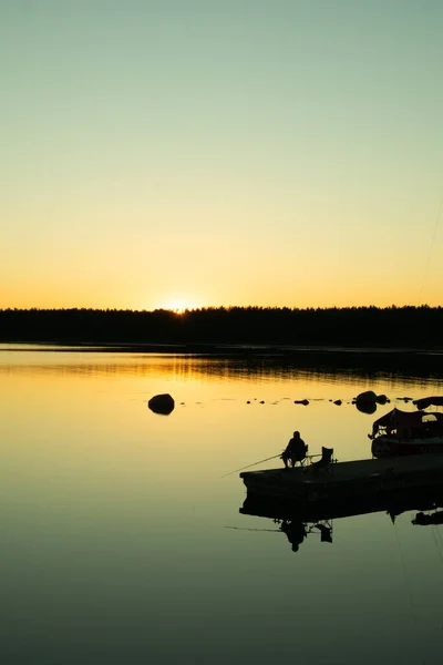 Silhouette Fisherman Sitting Pier Fishing Fisherman Sunset Beautiful Reflection Water — Stock Photo, Image