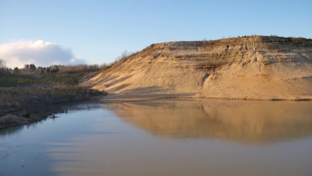 A sand quarry filled with water. Big hills of sand — Stock Video
