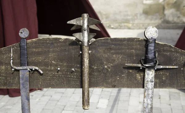 Espadas Medievais Armas Metálicas Objetos Históricos — Fotografia de Stock