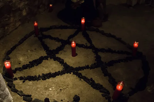 悪魔の儀式 魔術の詳細 オカルトと宗派のための祭壇 — ストック写真
