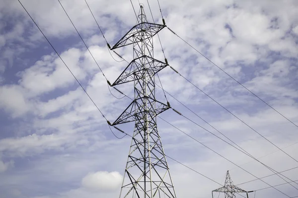 Torre Eléctrica Con Cielo Nublado Tecnología Infraestructura —  Fotos de Stock