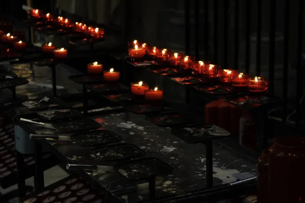 蜡烛点燃教会 基督教和信仰 恐怖主义 — 图库照片
