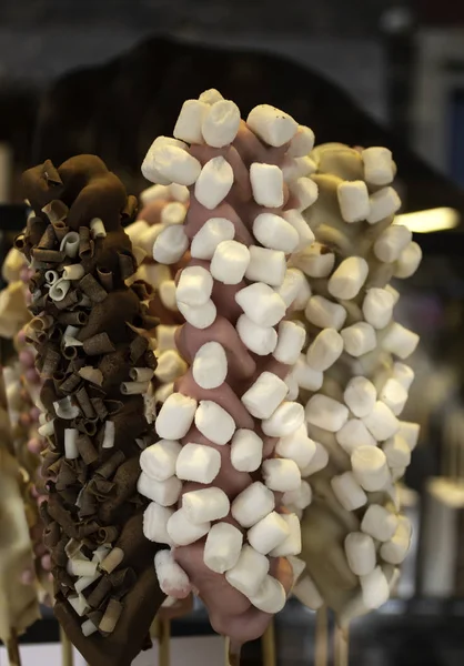 Waffle Com Caramelo Chocolate Típico Belga Sobremesa — Fotografia de Stock