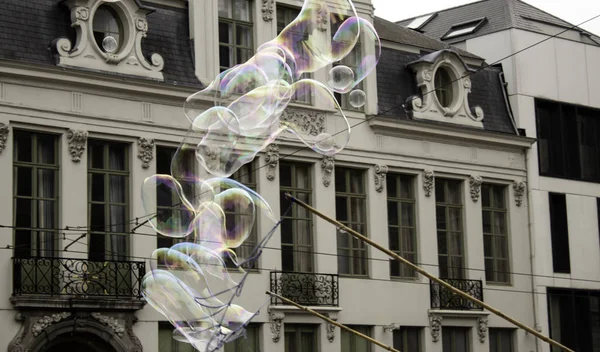 Mýdlové Bubliny Městě Turistiky Zábavy — Stock fotografie