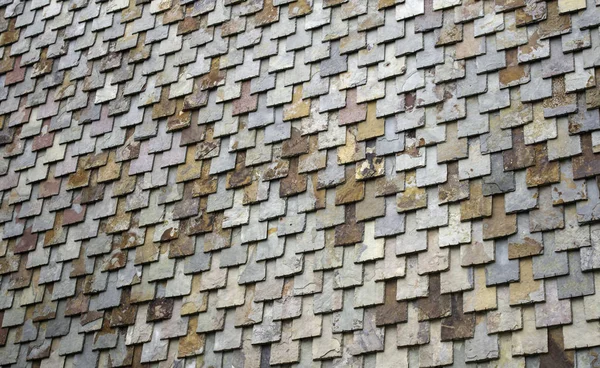 古い家の中のタイル張りの屋根瓦 — ストック写真