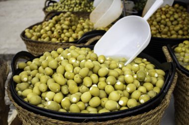 Biber ve sirke, yemek ve meze ile zeytin