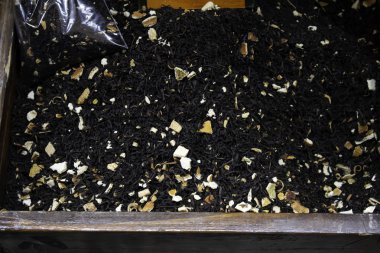 Pazarda şifalı ve şifalı bitkiler, aşılama ve papatya çayı