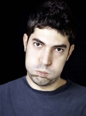 Adam kızgın ve yorgun, boğulmuş ve üzgün, stres