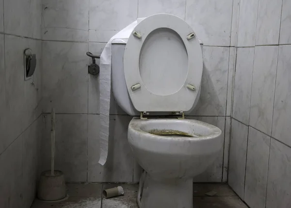 Toilet Vuil Vol Stof Onhygiënische Ruimte Verlaten — Stockfoto