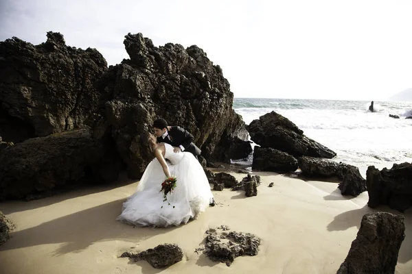 結婚式のカップル 結婚式 お祝いやイベント 愛と関係 — ストック写真