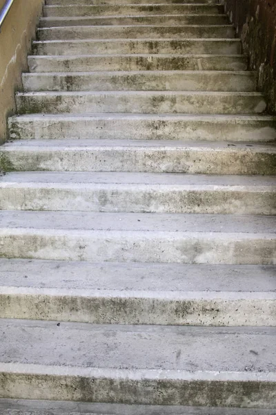 Πέτρινες Σκάλες Στην Πόλη Αρχιτεκτονικές Λεπτομέρειες — Φωτογραφία Αρχείου