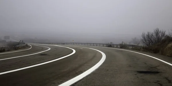 Autobahn Mit Nebel Verkehr Und Fahrzeugen Reise — Stockfoto