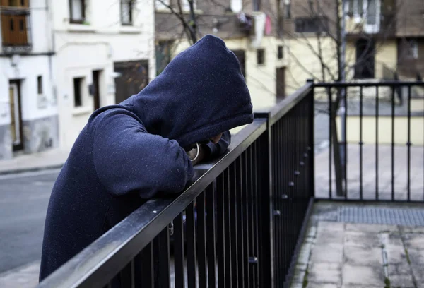 Mann Der Straßenbande Delinquenz Und Drogen Gewalt — Stockfoto