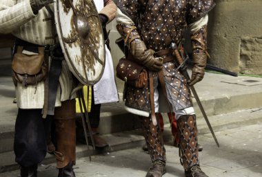 Eski ortaçağ metal zırh miğferi, savaş ve şampiyon