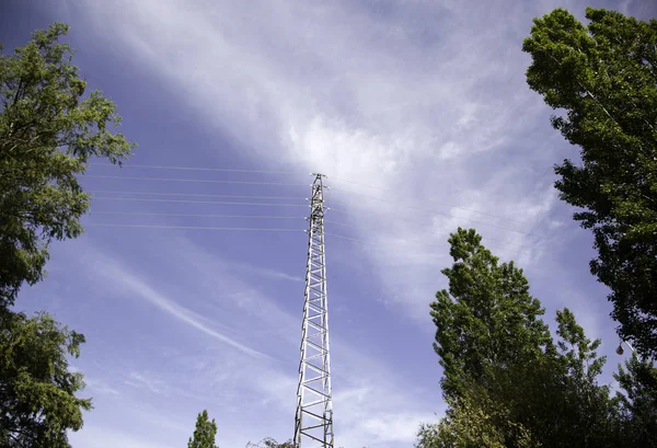 Torre Elettrica Con Cielo Nuvoloso Tecnologia Infrastrutture — Foto Stock
