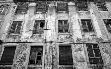 Korku evi terk etti ve korkutuyor, inşaat ve mimari