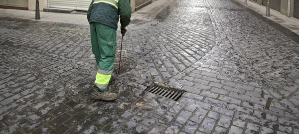 Sweeper cleaning street — Stock Photo, Image