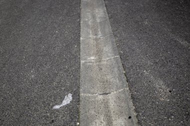 Beyaz çizgiler karayolu