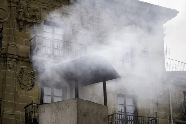 Chimenea con humo — Foto de Stock