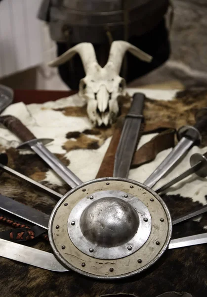 Armatura medievale con spade — Foto Stock