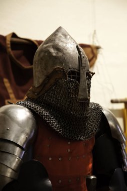 Ortaçağ miğferleri zırhı