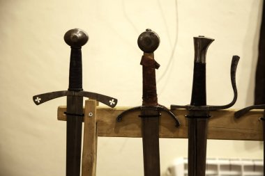 Ortaçağ kılıç zırh