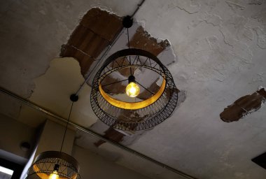 Sokak lambası gece yaktı