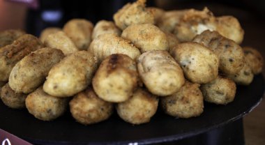 Peynir ve baharatlar kroket