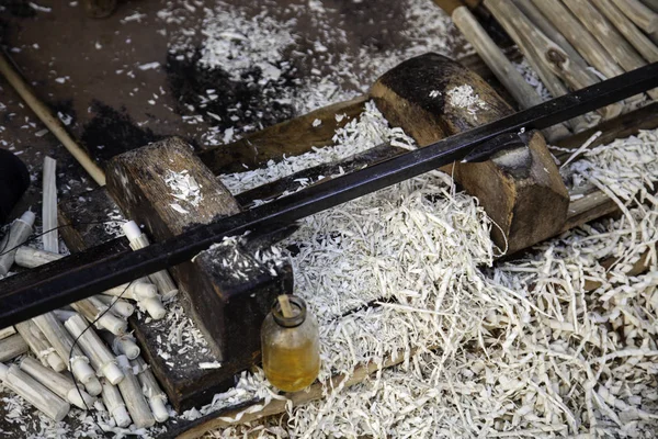 Snijden hout chips — Stockfoto