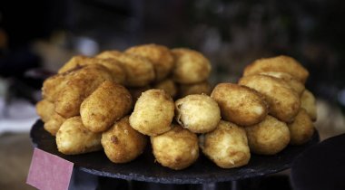 Peynir ve baharatlar kroket