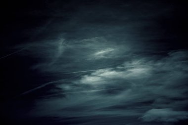 mavi gökyüzü ve zıtlıklar