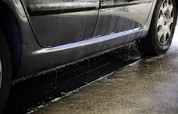 Lavado de coches con manguera — Foto de Stock