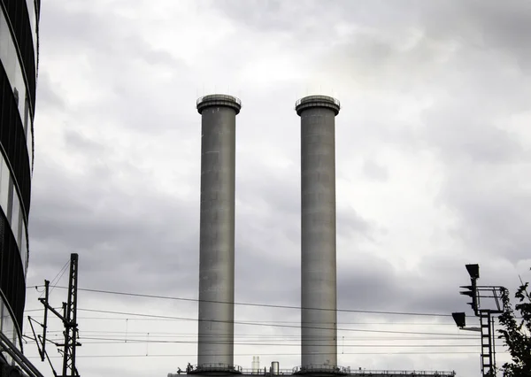 Fábrica con chimenea de humo —  Fotos de Stock