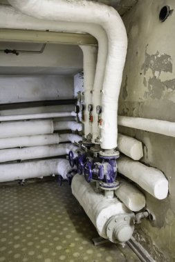 Eski terk edilmiş borular