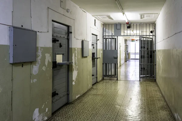 Тюремная тюрьма — стоковое фото