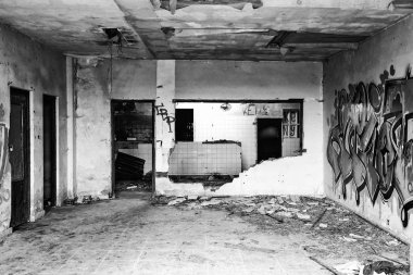 terk edilmiş evde iç