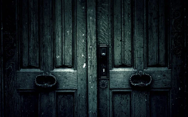 Rostige und verlassene Tür — Stockfoto