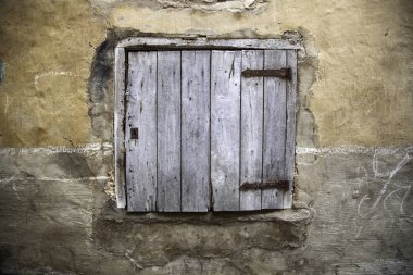 ahşap pencere kapalı