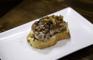 Soğanlı sığır filetosu.