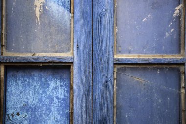 ahşap pencere kapalı