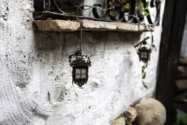 Penceredeki lambalar