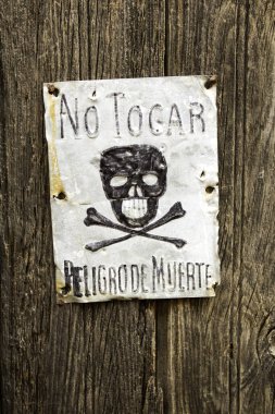 Ölüm tehlikesine dokunmayın.