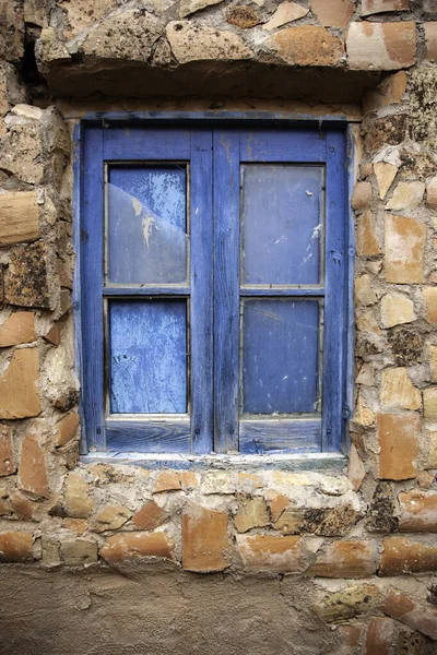 Uzavřené dřevěné okno — Stock fotografie